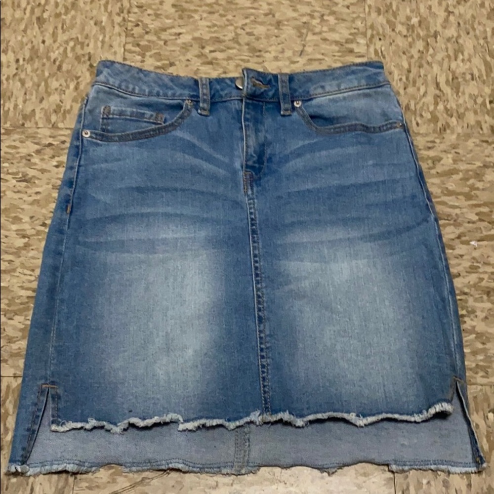 A jean skirt almost brand new